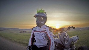 Helm-Ohren in freier Wildbahn - Helmirokese auf Motocrosshelm